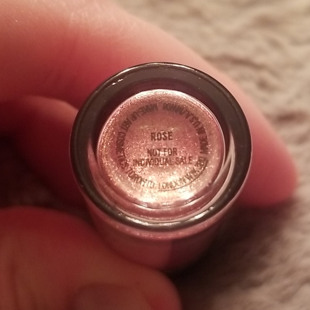 MAC COSMETICS LOOSE PIGMENT ROSE - Picture 2 of 4